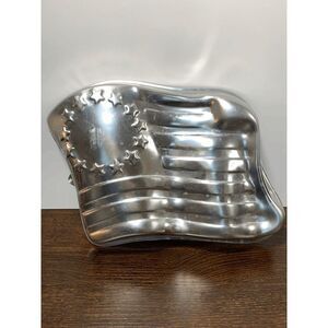 Wilton 1974 American 13 Colonies Flag Cake Pan